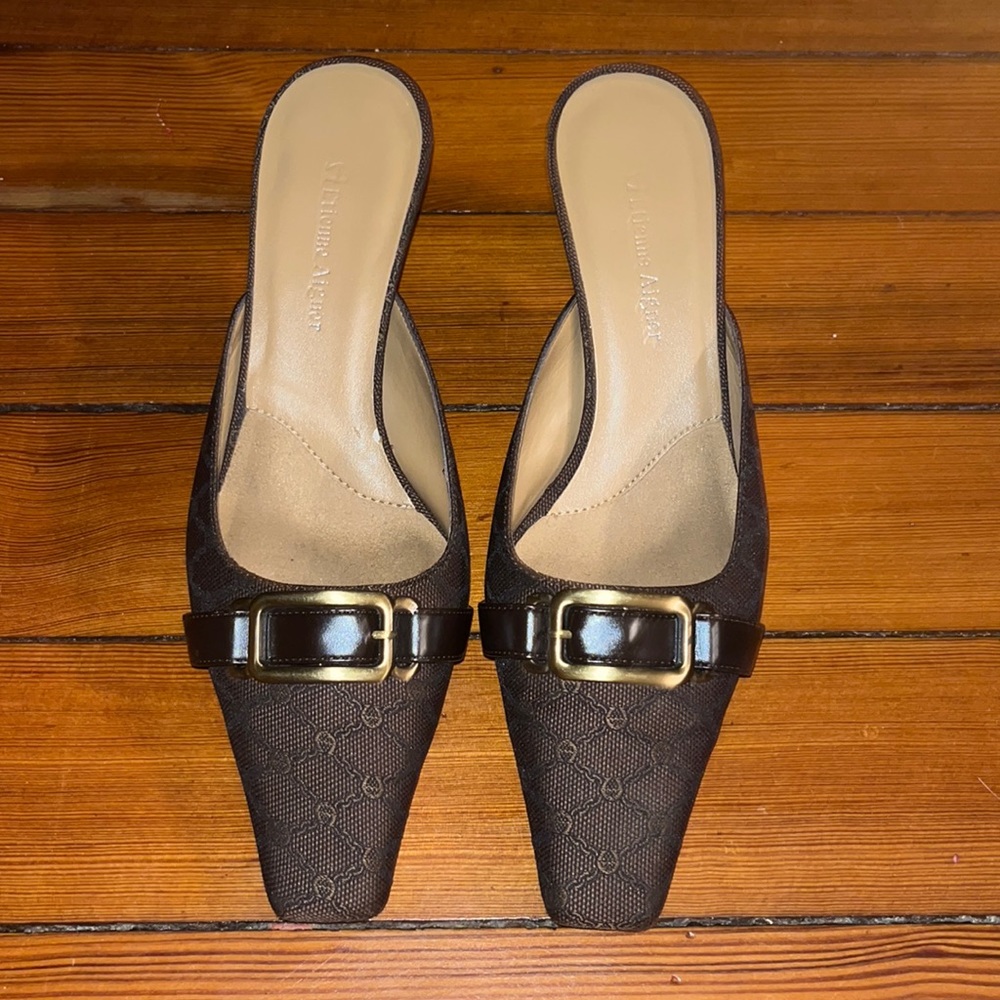 Étienne Aigner heels!